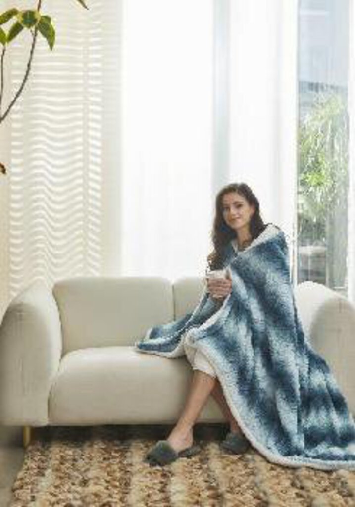 DHTR1199 Aquamarine Wearable Throw