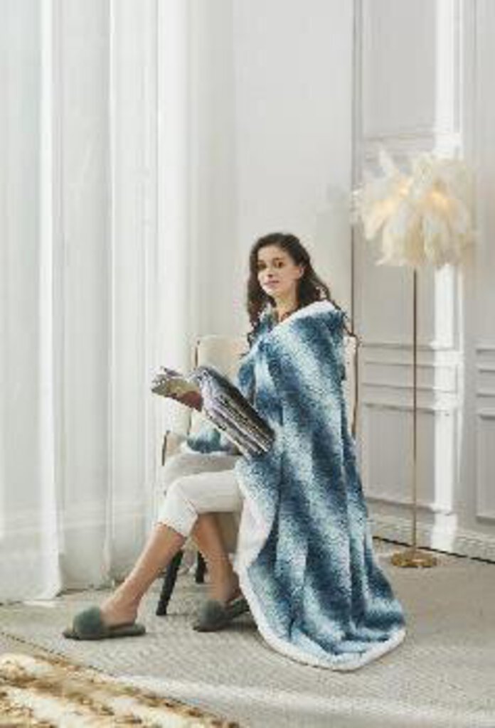 DHTR1199 Aquamarine Wearable Throw