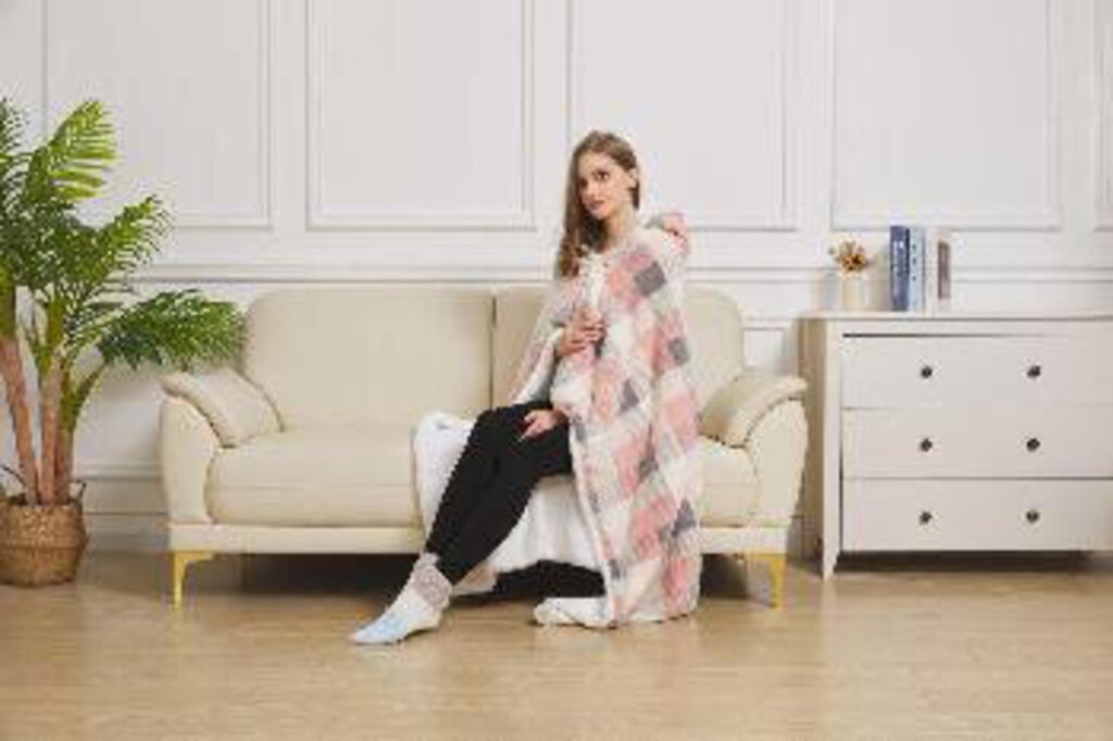 DHTR24072 Pink/Grey Plaid Wearable Throw